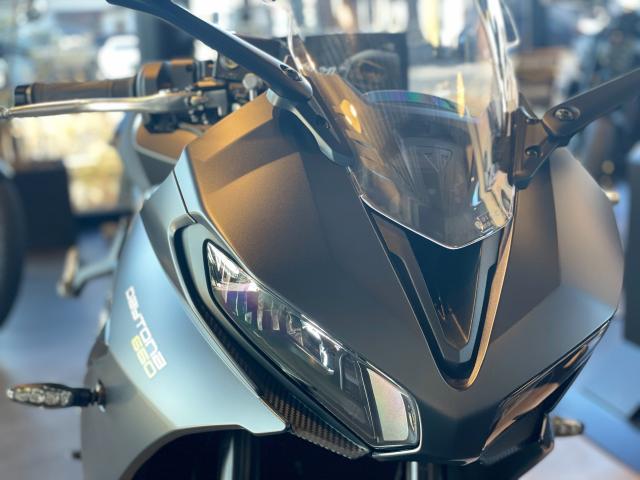 デイトナ660 SF－BPF TFTカラーディスプレイ 3ライディングモード シート高810mm 95PS