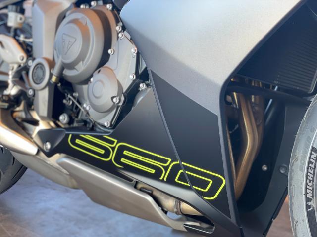 デイトナ660 SF－BPF TFTカラーディスプレイ 3ライディングモード シート高810mm 95PS
