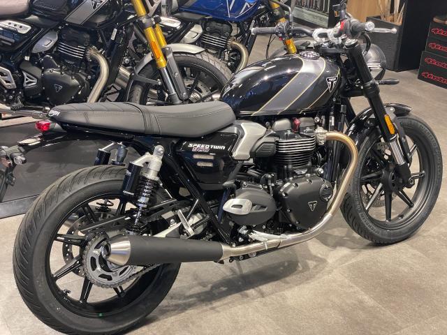 TRIUMPH スピードツイン900 2025 ファントム