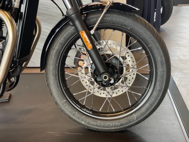 ボンネビルT100 FOXRacingRSU装着車両 ブレンボキャリパー コンペティショングリーン／アイアンストーン