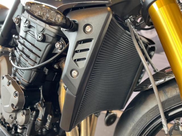 スピードトリプル1200RXLimited Edition オーリンズEC3 アクラポビッチサイレンサー クリップオンハンドル