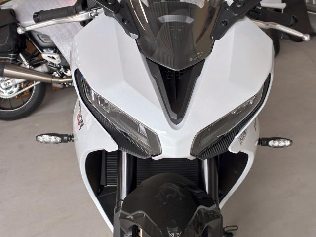 デイトナ660 シフトアシスト付 3ライディングモード シート高810mm 95PS