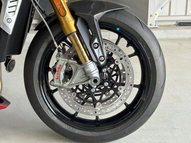 スピードトリプル1200RS 180PS 5ライディングモード クイックシフター 片持ちスイングアーム LED