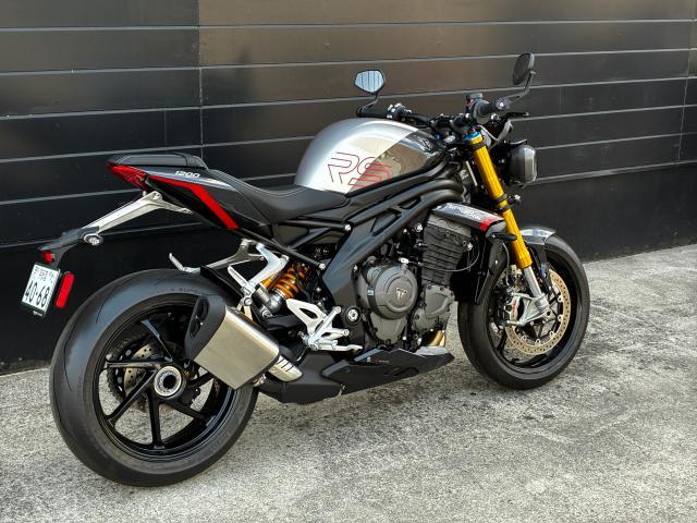 スピードトリプル1200RS 前後オーリンズEC3 マルゾッキステダン シフトアシスト