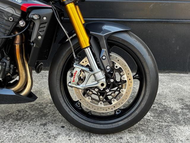 スピードトリプル1200RS 前後オーリンズEC3 マルゾッキステダン シフトアシスト