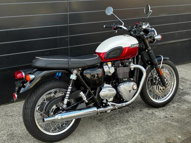 ボンネビルT120