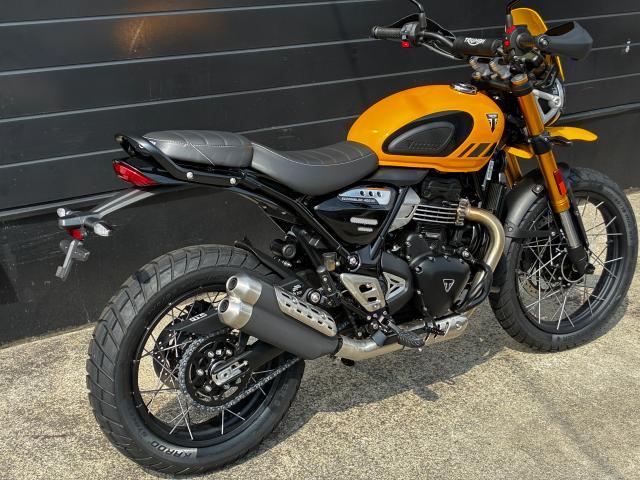 スクランブラー400XC イエロー