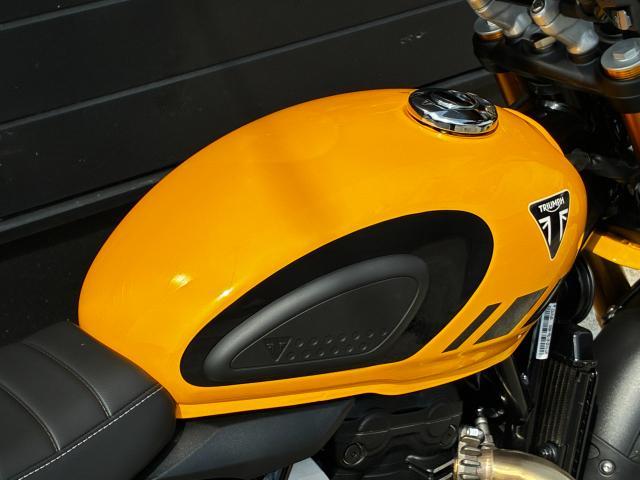 スクランブラー400XC イエロー