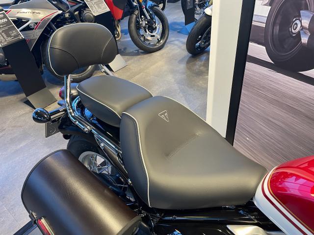 ボンネビル スピードマスター 認定中古車 パッセンジャーバックレスト 右パニアバッグ バーエンドミラー