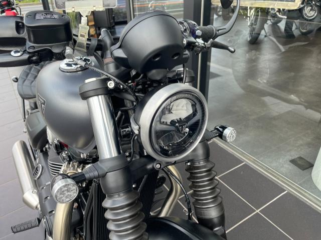 ボンネビル ボバー 登録済未使用車 認定中古車 マットブラック シルバー 純正アクセサリーシート ウィンカー エンジンカバーバッチ