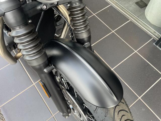 ボンネビル ボバー 登録済未使用車 認定中古車 マットブラック シルバー 純正アクセサリーシート ウィンカー エンジンカバーバッチ