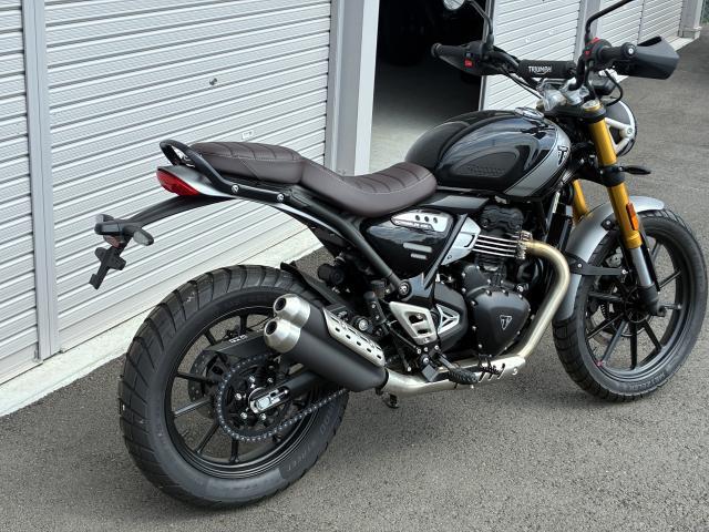 スクランブラー400X オリジナルローシート 登録済み未使用車両 認定中古車