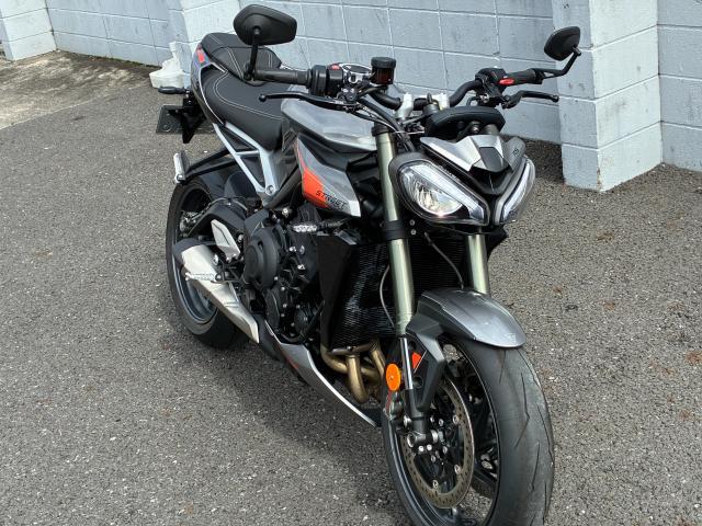 ストリートトリプル765RS