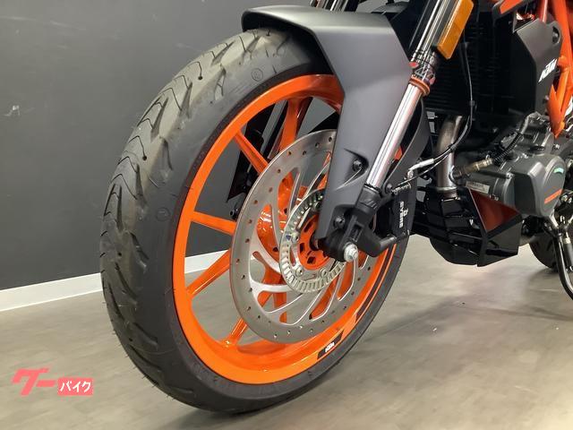 ＫＴＭ １２５デューク ２０２１年モデル フェンダーレス 純正ＯＰアクラポビッチマフラー ブレーキフルードキャップ装備｜ＫＴＭ 小山｜新車・中古バイクなら【グーバイク】