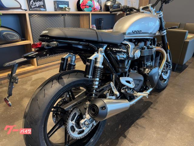 TRIUMPH スピードツイン1200 アルミニウムシルバー