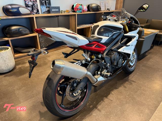 TRIUMPH デイトナ675R クリスタルホワイト／ジェット
