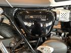 ボンネビルT100 レッド／ホワイト 2連メーター ブレンボキャリパー トルクアシストクラッチ イモビライザー USB電源