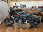 トライデント660 サファイアブラック 正規ディーラー中古車 グリップヒーター バーエンドミラー 各種プロテクター クイックシフタ