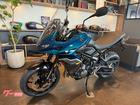 タイガースポーツ660 インターステラーブルー／ミネラルグレー クイックシフター 昇降可能スクリーン 3気筒エンジン