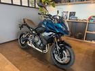 タイガースポーツ660 インターステラーブルー／ミネラルグレー クイックシフター 昇降可能スクリーン 3気筒エンジン