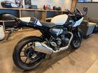 スラクストン400 パールメタリックホワイト／ストームグレー バーエンドミラー シングルシートカウル グラブバー