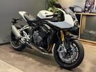 スピードトリプル1200RR クリスタルホワイト プロテクター各種 サイレンサーステー ETC USB電源