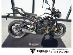 ＴＲＩＵＭＰＨ　ストリートトリプルＲ　７６５　認定中古車　クリスタルホワイト　３気筒　バーエンドミラー・クイックシフター・ブレンボキャリパー