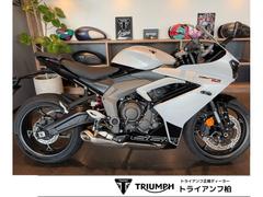 ＴＲＩＵＭＰＨ　デイトナ６６０　スノードニアホワイト／シャンパンブラック　３気筒・ライディングモード切替・ＡＢＳ・トラクションコントロール