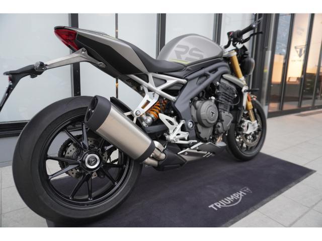 スピードトリプル1200RS マットシルバー 純正クルーズコントロール オーリンズサス ブレンボキャリパー クイックシフター付き