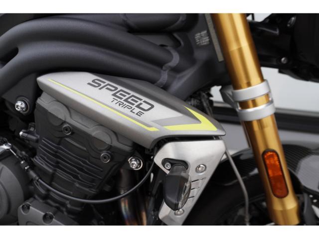 スピードトリプル1200RS マットシルバー 純正クルーズコントロール オーリンズサス ブレンボキャリパー クイックシフター付き