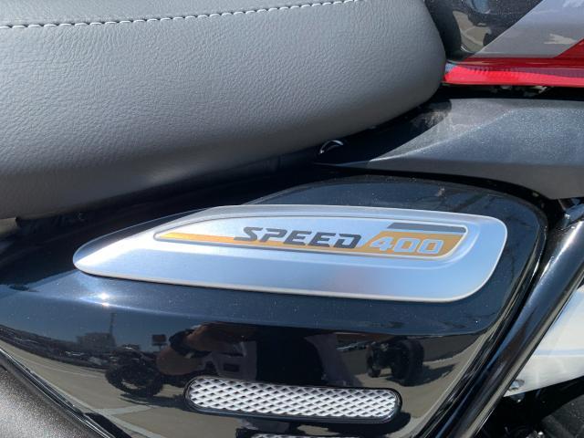 スピード400 カーニバルレッド／ストームグレー 倒立フォーク LEDヘッドライト ABS
