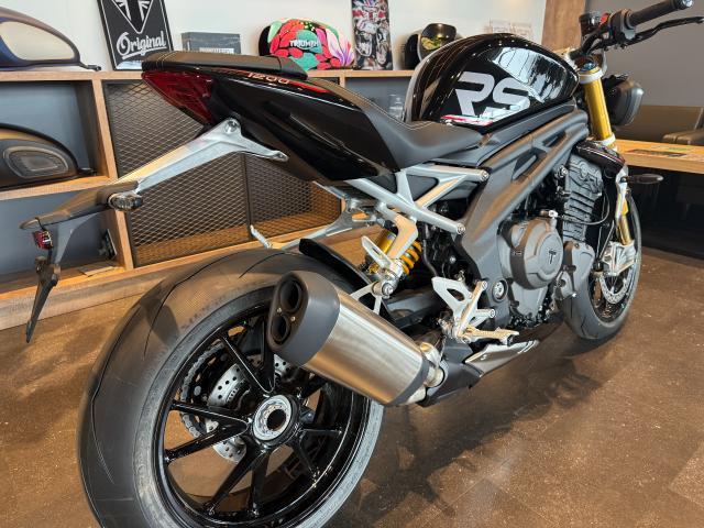 スピードトリプル1200RS オーリンズ前後サスペンション ブレンボキャリパー クイックシフター 走行モード切り替え