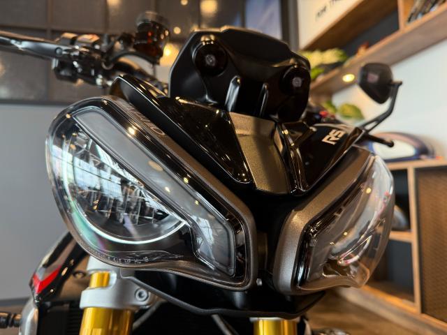 スピードトリプル1200RS オーリンズ前後サスペンション ブレンボキャリパー クイックシフター 走行モード切り替え