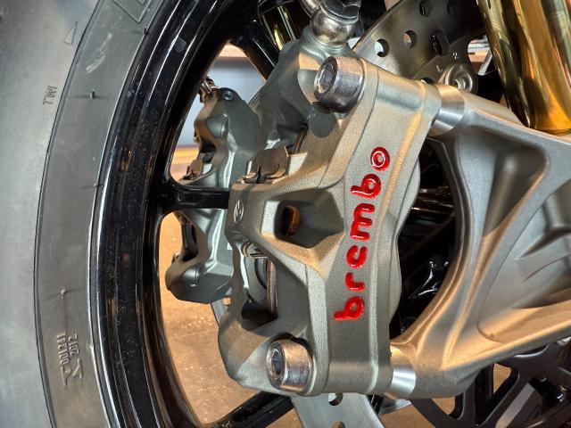 スピードトリプル1200RS オーリンズ前後サスペンション ブレンボキャリパー クイックシフター 走行モード切り替え