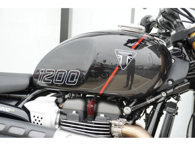 スクランブラー1200XE 2気筒エンジン ファントムブラック／ストームグレー マルゾッキショック ブレンボキャリパー