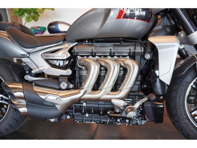ロケット3 GT シルバーアイス／ストームグレー ABS デュアルヘッドライト LED クルーズコントロール シャフトドライブ