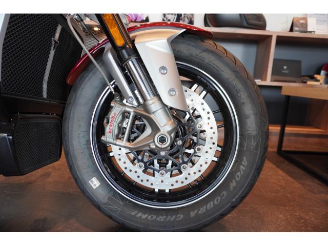 ロケット3 GT 2500cc デュアルヘッドライト ABS 倒立フォーク クルーズコントロール シャフトドライブ フェンダーレス