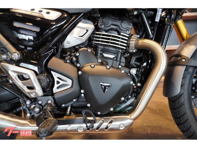 スクランブラー400X 2025年最新モデル マットカーキグリーン／フュージョンホワイト ABS トラクションコントロール