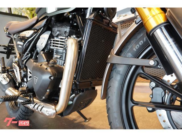 スクランブラー400X 2025年最新モデル マットカーキグリーン／フュージョンホワイト ABS トラクションコントロール