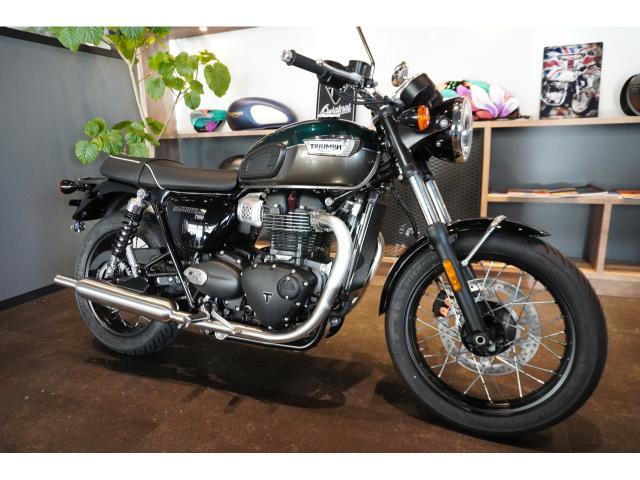 ボンネビルT100 2025年 コンペティショングリーン／アイアンストーン ブレンボキャリパー ABS トラクションコントロール