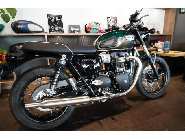 ボンネビルT100 2025年 コンペティショングリーン／アイアンストーン ブレンボキャリパー ABS トラクションコントロール