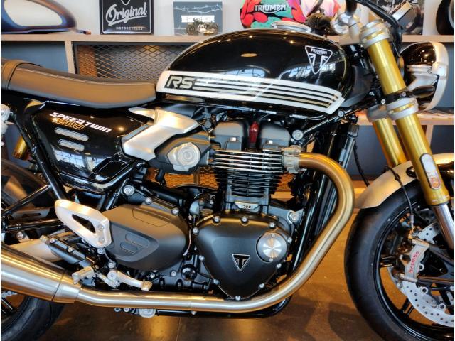 スピードツイン1200RS最新モデル クイックシフター ABS 切替式トラクションコントロール クルーズコントロール MT6速