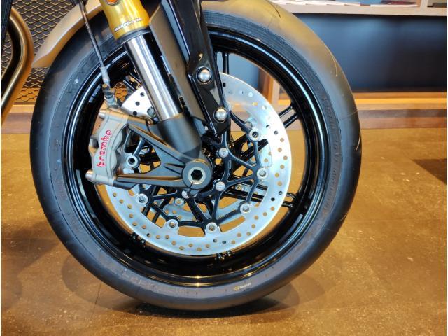 スピードツイン1200RS最新モデル クイックシフター ABS 切替式トラクションコントロール クルーズコントロール MT6速