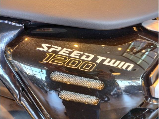 スピードツイン1200RS最新モデル クイックシフター ABS 切替式トラクションコントロール クルーズコントロール MT6速