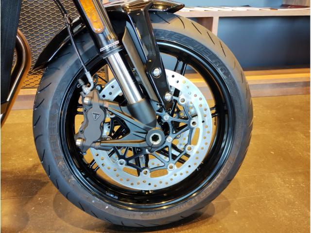 スピードツイン1200 2025年最新モデル クリスタルホワイト ABS トラクションコントロール マルゾッキ製ショック MT6速