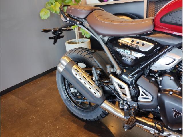 スクランブラー400X カーニバルレッド ファントムブラック 倒立フォーク ABS ハンドガード トラクションコントロール 6速