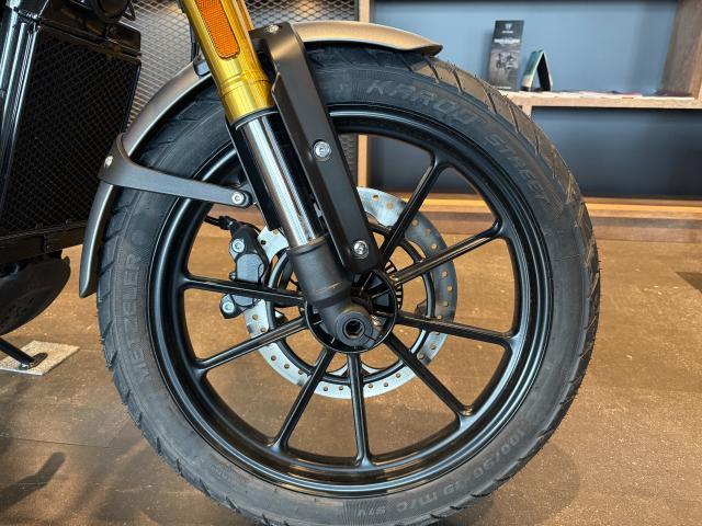 スクランブラー400X ファントムブラック／シルバーアイス ドレッサーバー ABS 倒立フォーク