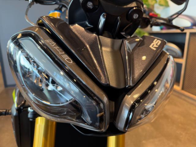 スピードトリプル1200RS 2025年最新モデル 電子制御サス クイックシフター ステアリングダンパー ブレンボスタイルマ