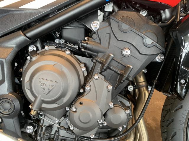 トライデント660 新型2025年最新モデル クルーズコントロール シフトアシスト 倒立フォーク ウインカーキャンセラー付き