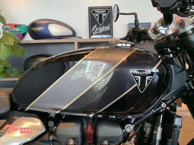 スピードツイン900 モデル ファントムブラック 黒 倒立フォーク ブレンボキャリパー ABS 走行モード切り替え